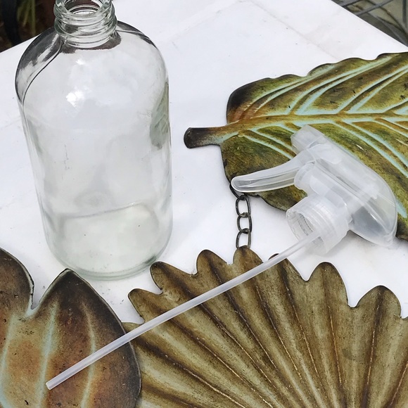 2 Refillable 16 ounce natural glass 2 Spray bottles each includes a sprayer. - Picture 3 of 9